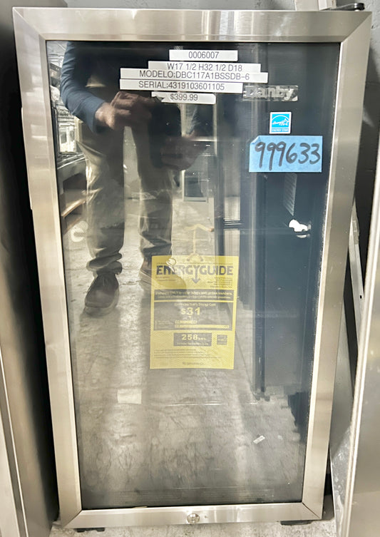 Refrigerador de bebidas independiente debajo del mostrador Danby en color negro, nuevo en caja abierta DBC117A1BSSDB-6, 999633