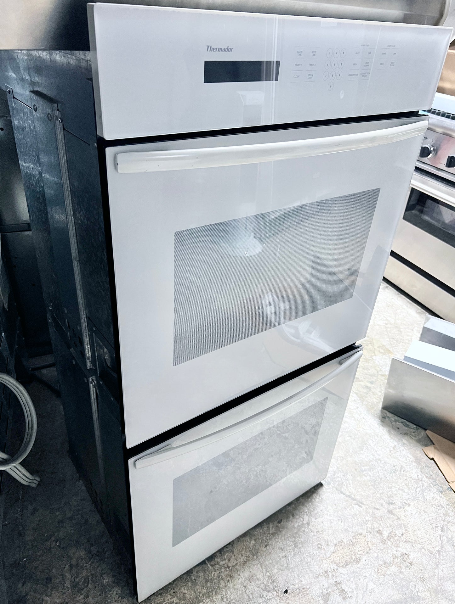 27 Inch Thermador Built In Electric Wall Double Oven,True European Convection,White 444408