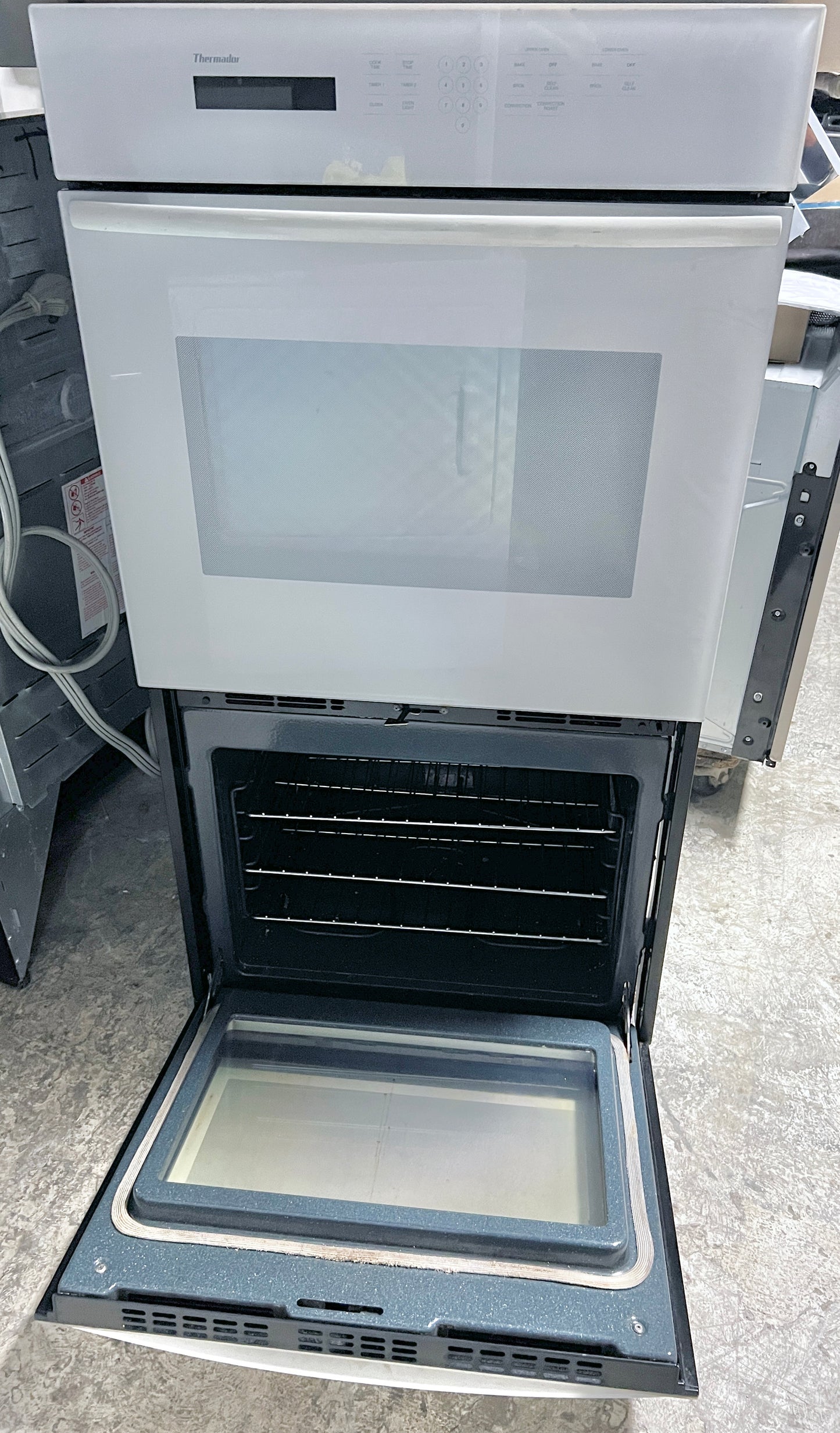27 Inch Thermador Built In Electric Wall Double Oven,True European Convection,White 444408