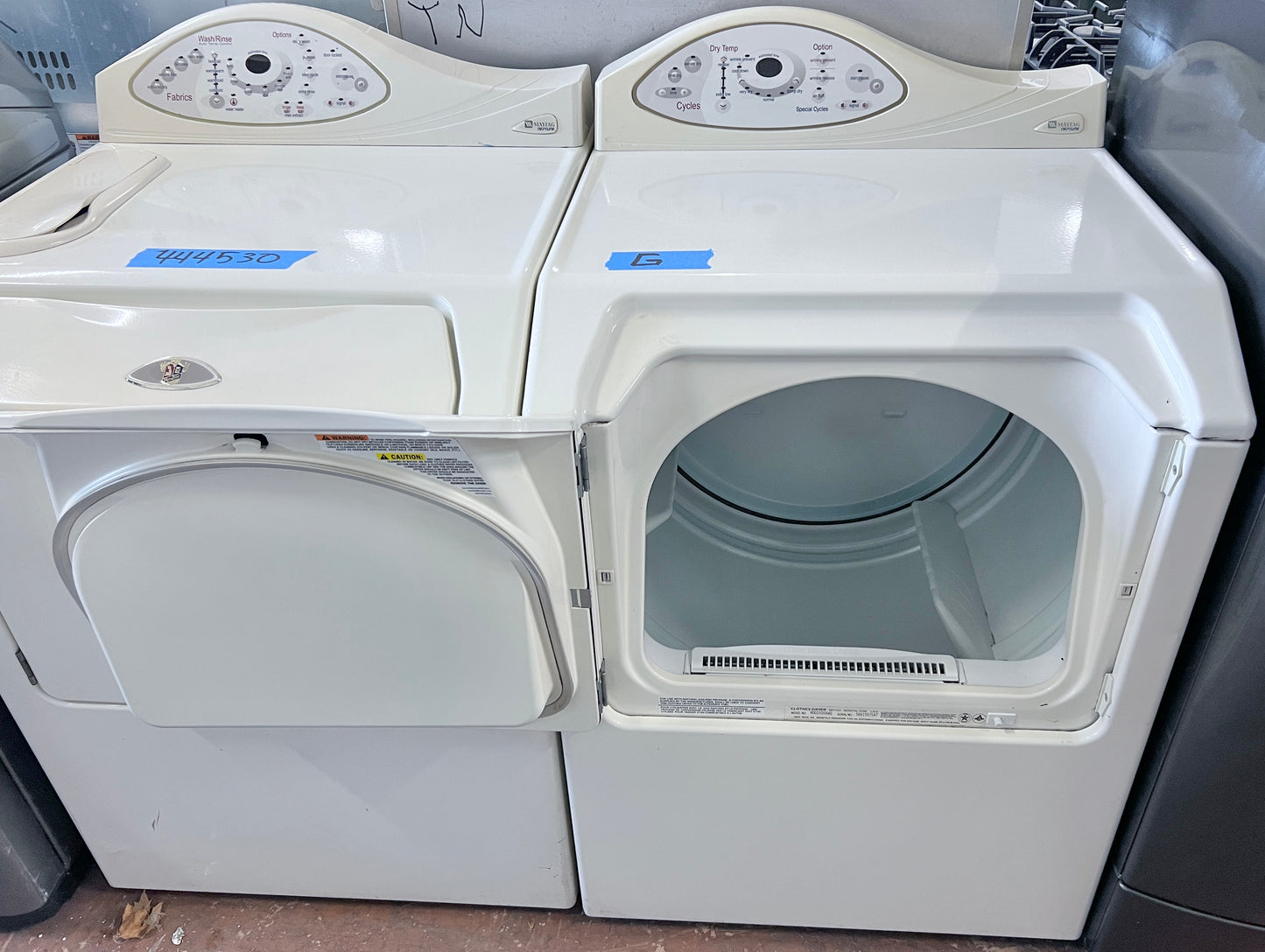 27 Inch Maytag MDG5500AWQ ,  Front Load Gas Dryer Machine Off White Beige ,  Bisque  444415