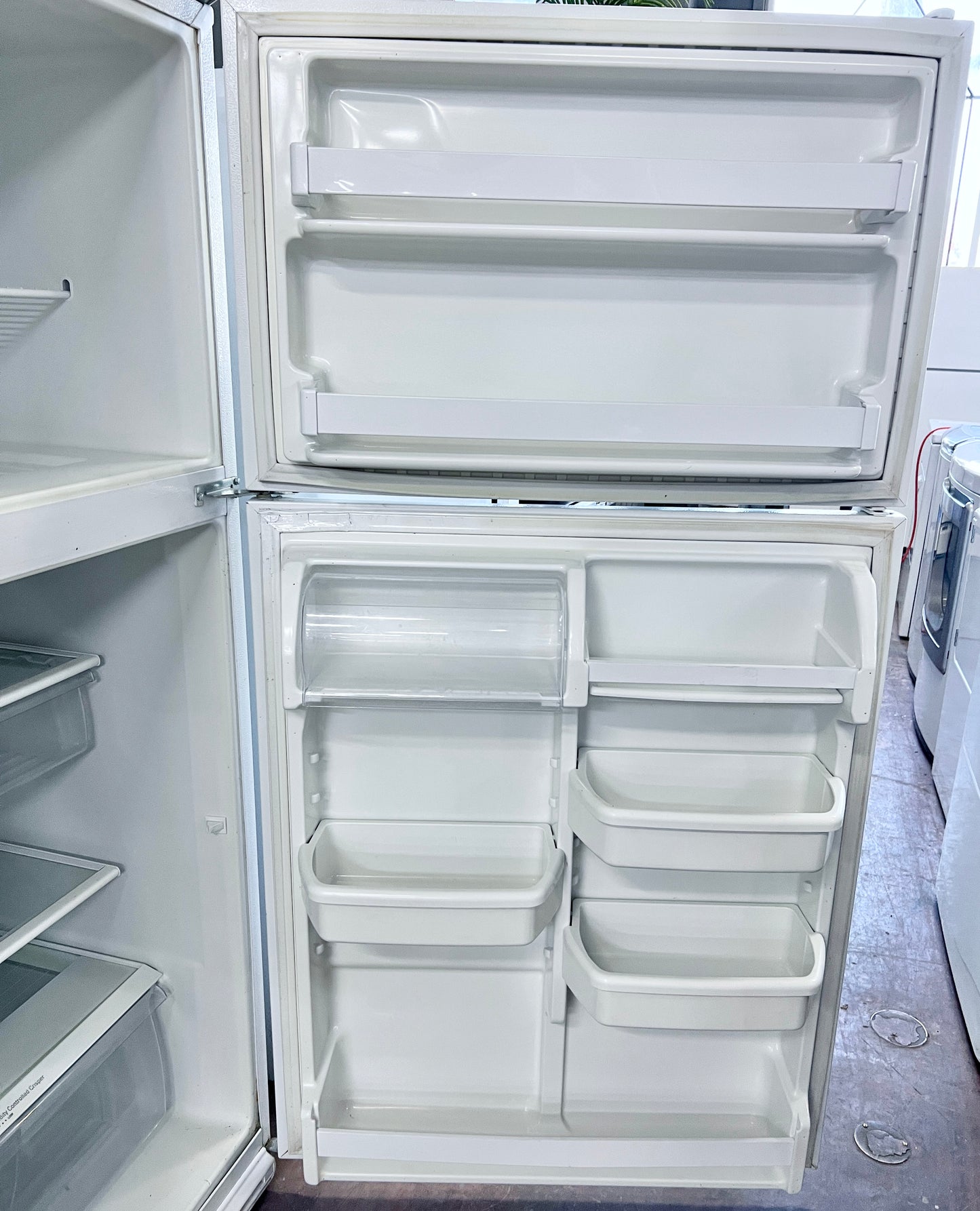 33 Inch 20 Cu Ft Whirlpool ET1PHKXPQ Top Freezer White Refrigerator ,  65 Inch Height , 444414