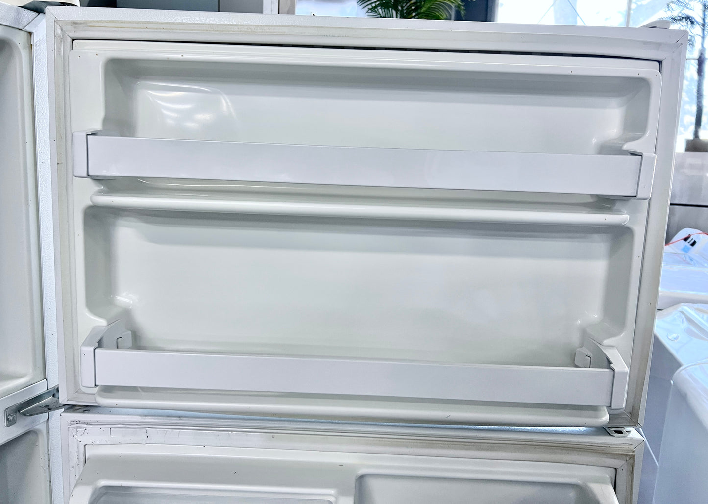 33 Inch 20 Cu Ft Whirlpool ET1PHKXPQ Top Freezer White Refrigerator ,  65 Inch Height , 444414