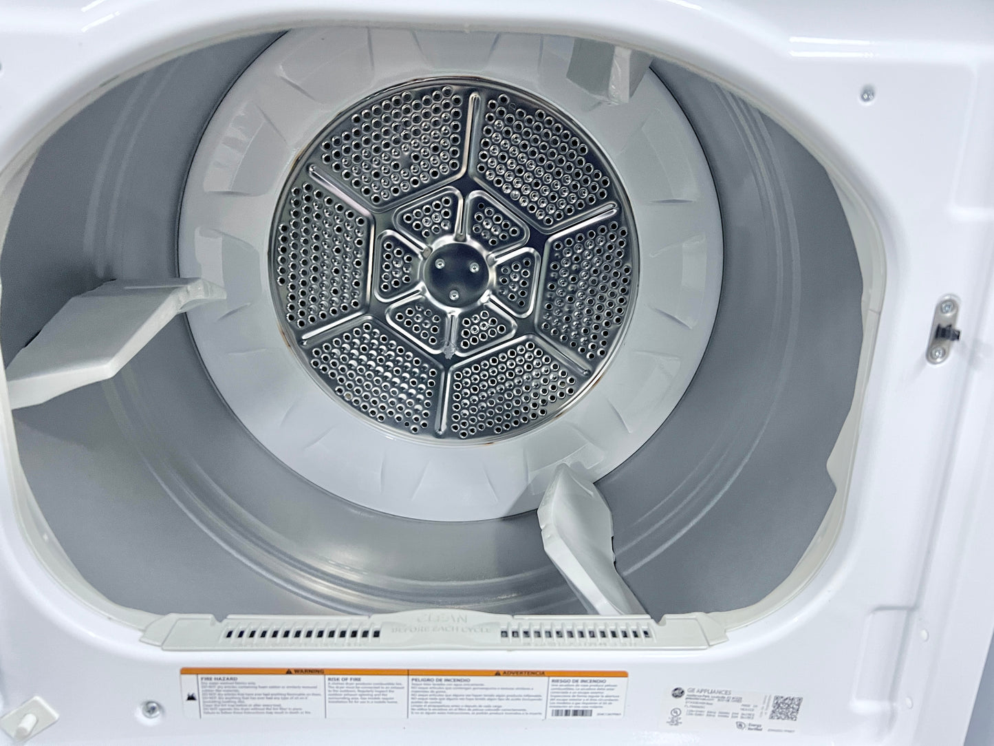 27 Inch GE  GTX33EASKWW Electric Dryer 6.2 Cu. Ft., 3 Dry Cycle, 3 Heat Selections, Auto Dry, Timed Dry, Cottons Cycle, Reversible Door, Aluminized Alloy Drum, Easy Care Cycle , 888408