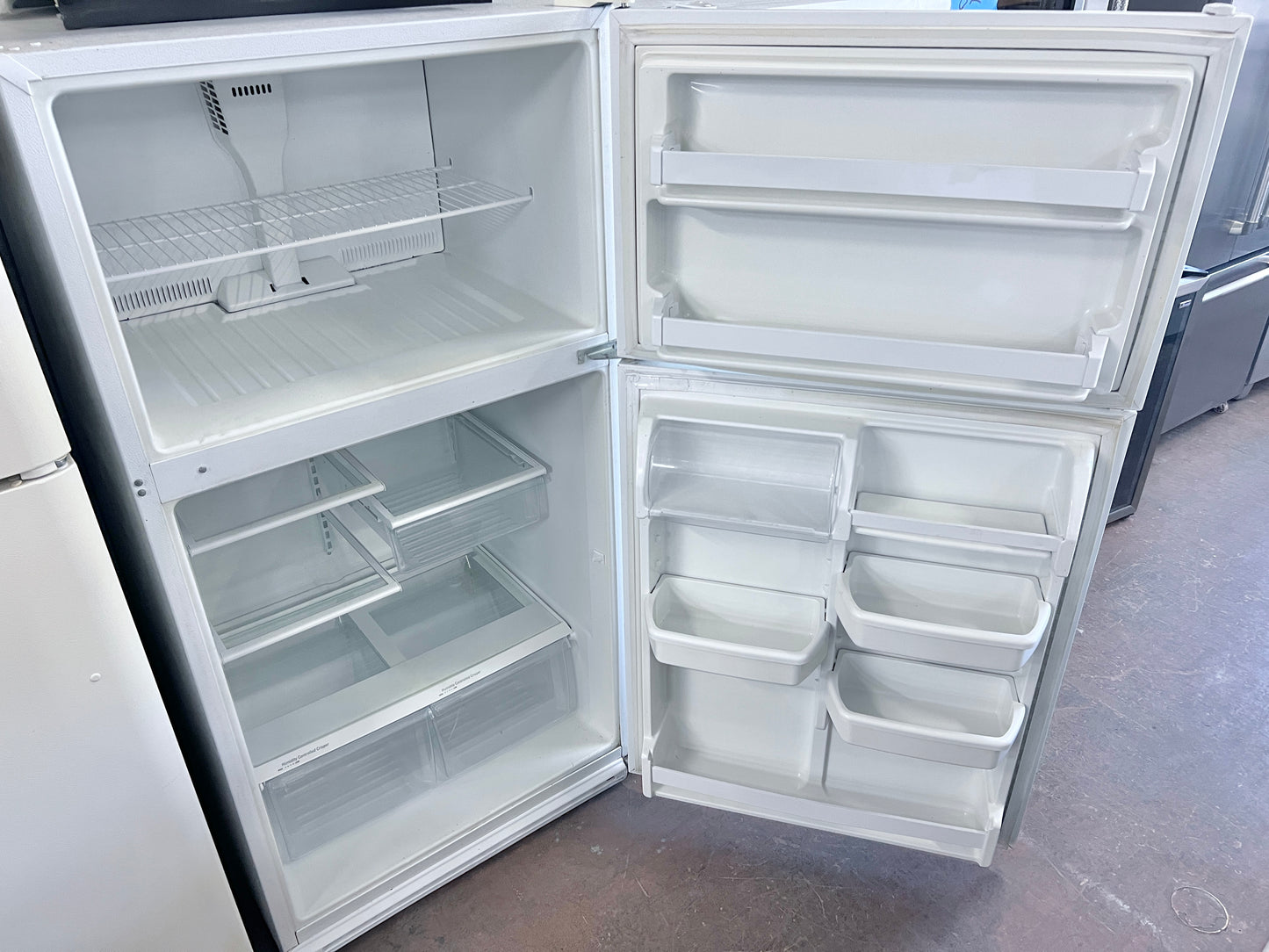 33 Inch 20 Cu Ft Whirlpool ET1PHKXPQ Top Freezer White Refrigerator ,  65 Inch Height , 444414