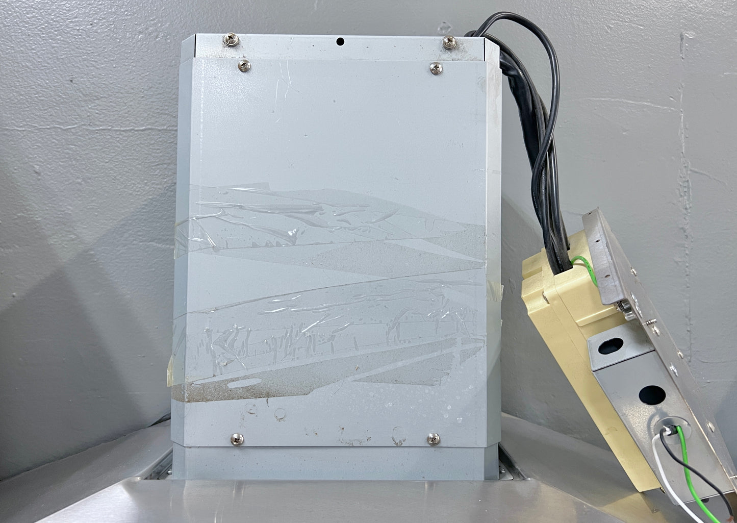 36 Inch LG Studio LSHD3680ST Wall Mount Chimney Hood , 600 CFM Internal Blower, Wi-Fi, IR Touch Controls, LED Lighting, Mesh Filters, Stainless Steel ,New Open Box 369425