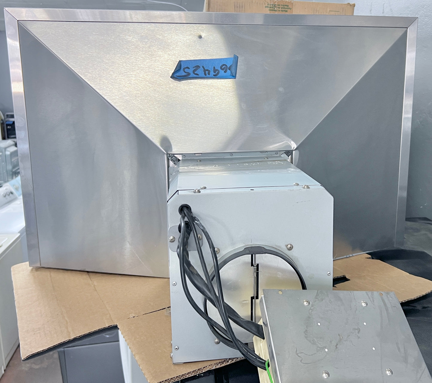 36 Inch LG Studio LSHD3680ST Wall Mount Chimney Hood , 600 CFM Internal Blower, Wi-Fi, IR Touch Controls, LED Lighting, Mesh Filters, Stainless Steel ,New Open Box 369425