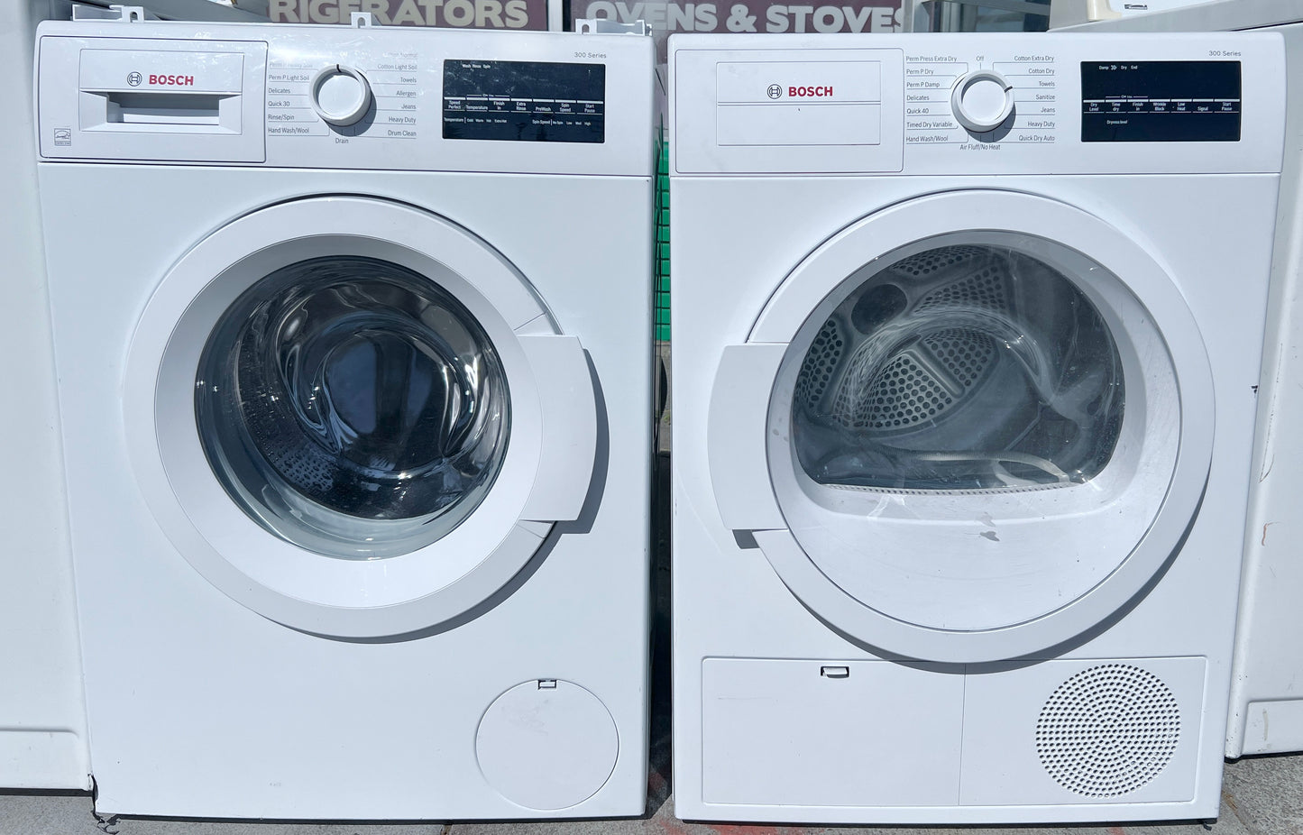 24 Inch Bosch 300 Series Front Load Washer and Electric Dryer Set , WAT28400UC , WTG86400UC, White , 444423