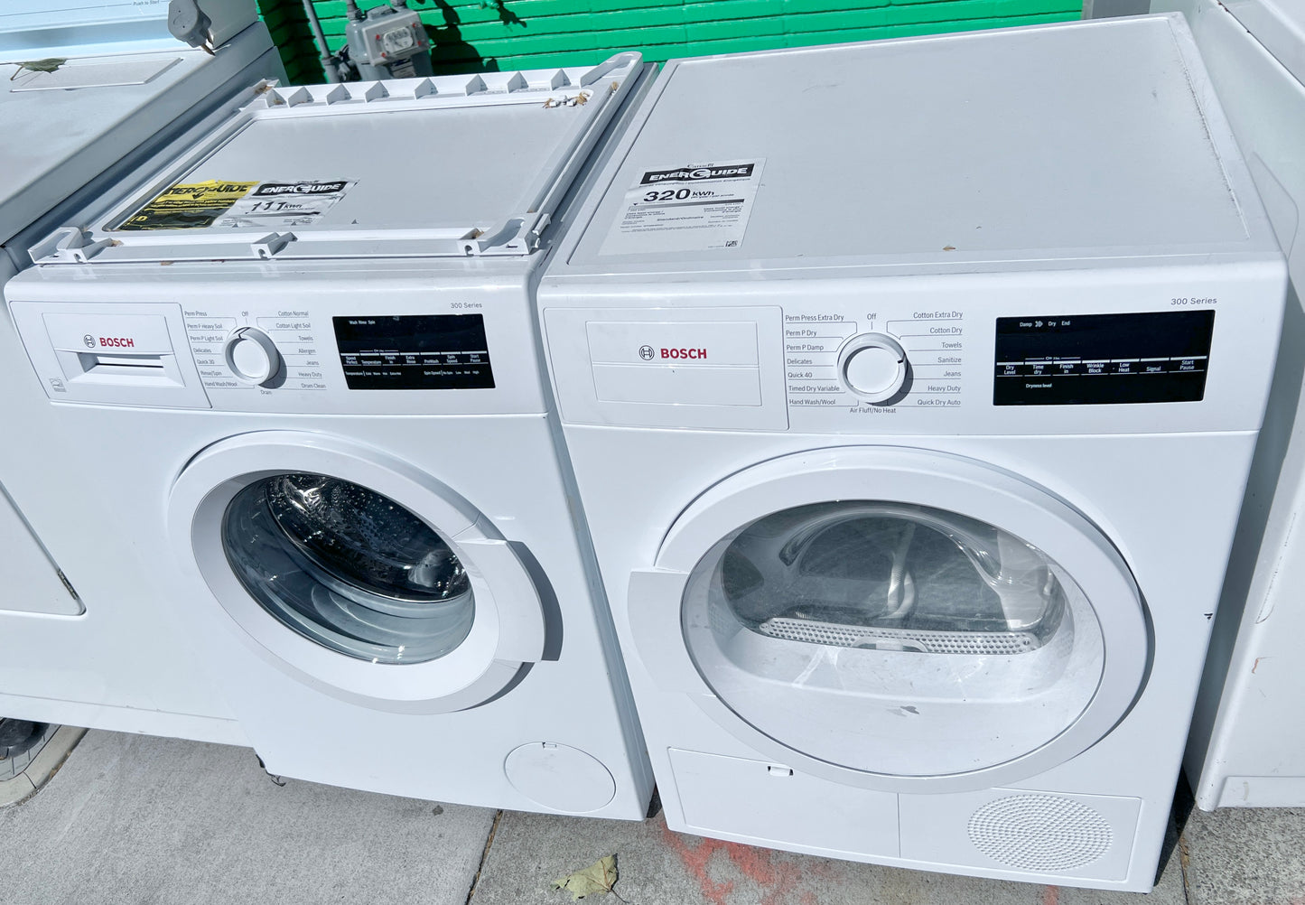 24 Inch Bosch 300 Series Front Load Washer and Electric Dryer Set , WAT28400UC , WTG86400UC, White , 444423
