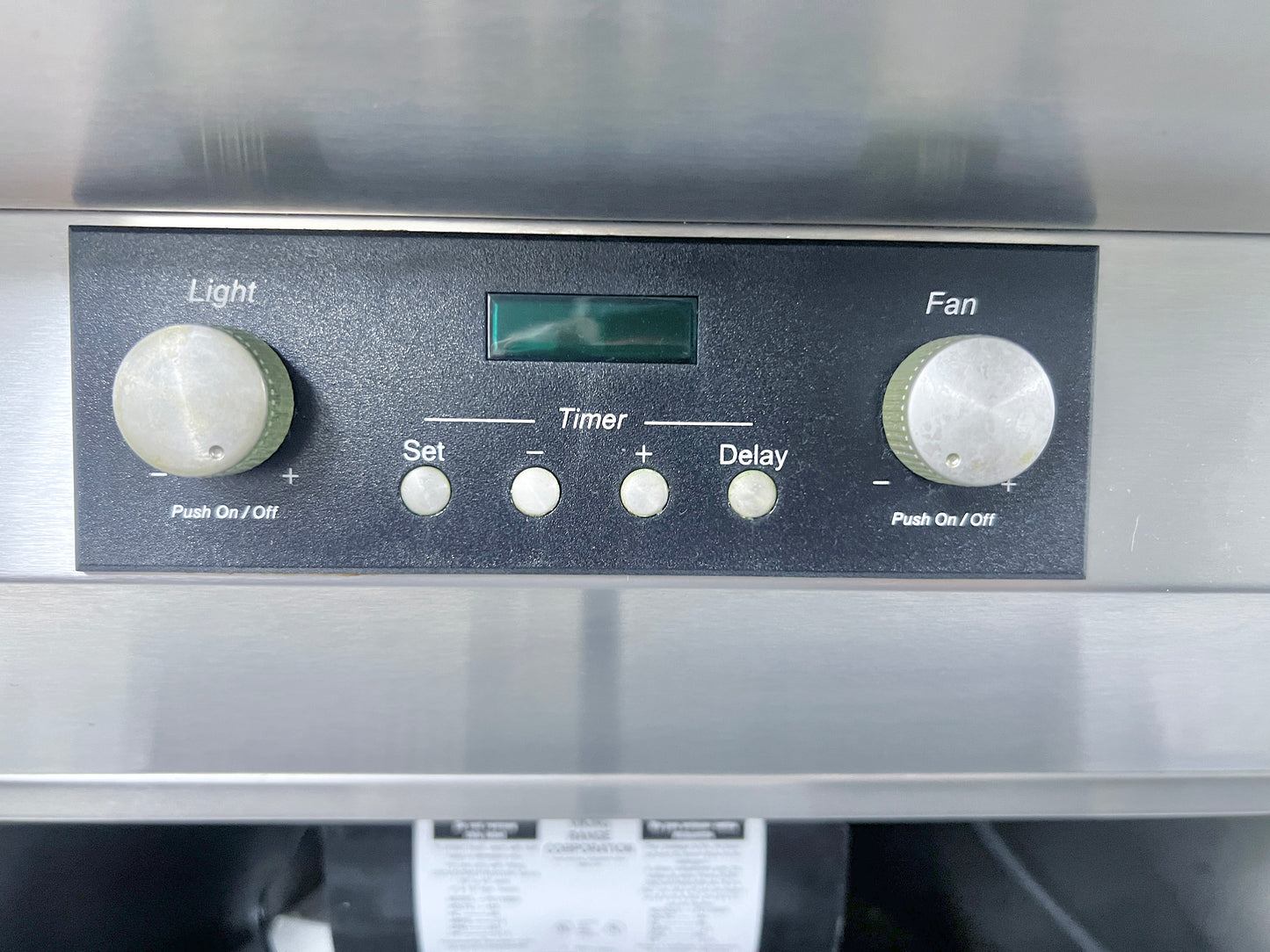Viking 30 Inch PV110020 , Wall Mount Range Hood Interior Blower Included , Variable-Speed Control, Knobs Control, Halogen Lighting, Dishwasher-Safe Mesh Filter, Heat Sensor,  Cast Black , Black Stainless Steel, 555001