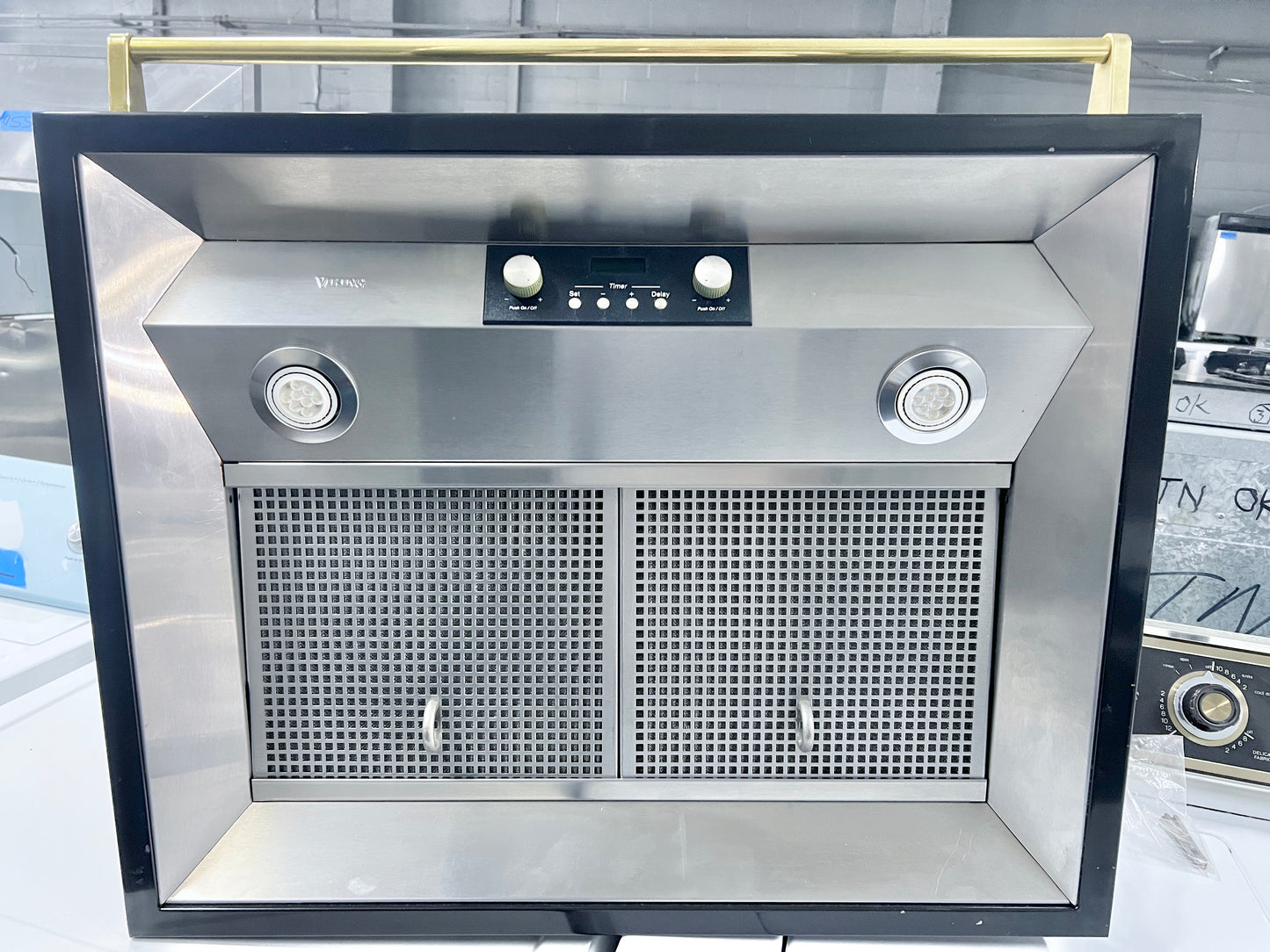 Viking 30 Inch PV110020 , Wall Mount Range Hood Interior Blower Included , Variable-Speed Control, Knobs Control, Halogen Lighting, Dishwasher-Safe Mesh Filter, Heat Sensor,  Cast Black , Black Stainless Steel, 555001