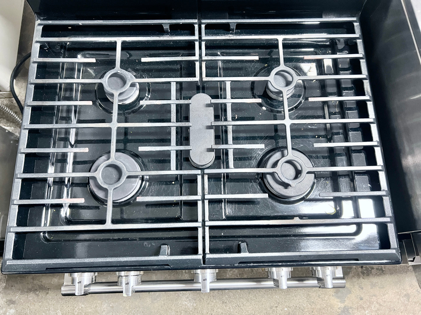 30 Inch Maytag  MGR8800FZ Freestanding Gas Range, 5 Sealed Burners, 5.8 cu. ft. Oven, Storage Drawer, True Convection, Variable Broil, Self-Clean, Oval Burner, Power Burner, Fingerprint Resistant Stainless Steel , 444427