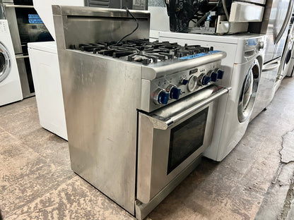 Thermador Professional 30 Inch Gas Range 4 Burners, Convection Oven, Stainless Steel , Used , 999702