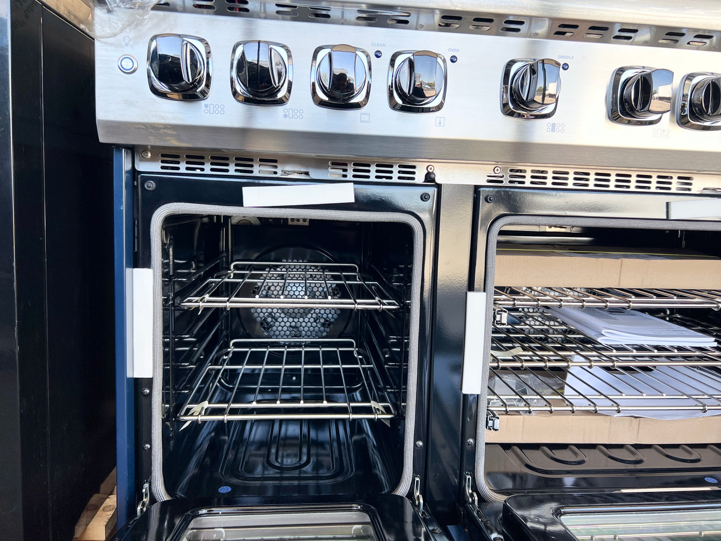 48 Inch Viking 5 Series  VDR5486GSB Freestanding Professional Dual Fuel Range , 6 Sealed Burners, Double Oven, 7.3 Cu. Ft. Total Capacity, Self-Clean, VariSimmer , Griddle, Slate Blue, Natural Gas , New Open Box
