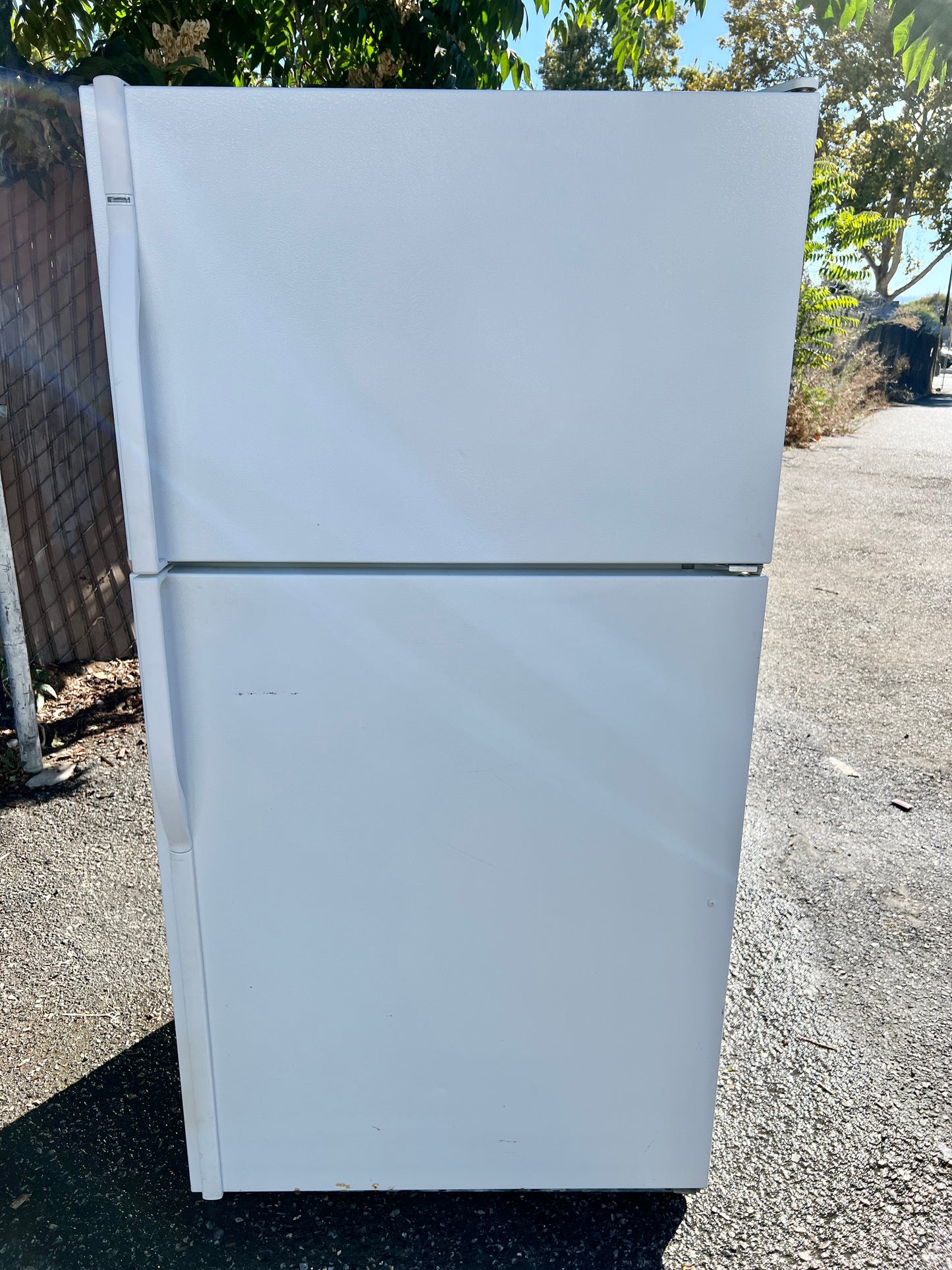 Kenmore 33 Inch 20 Cu Ft , Top Freezer White Refrigerator , 106.63182302, 333102