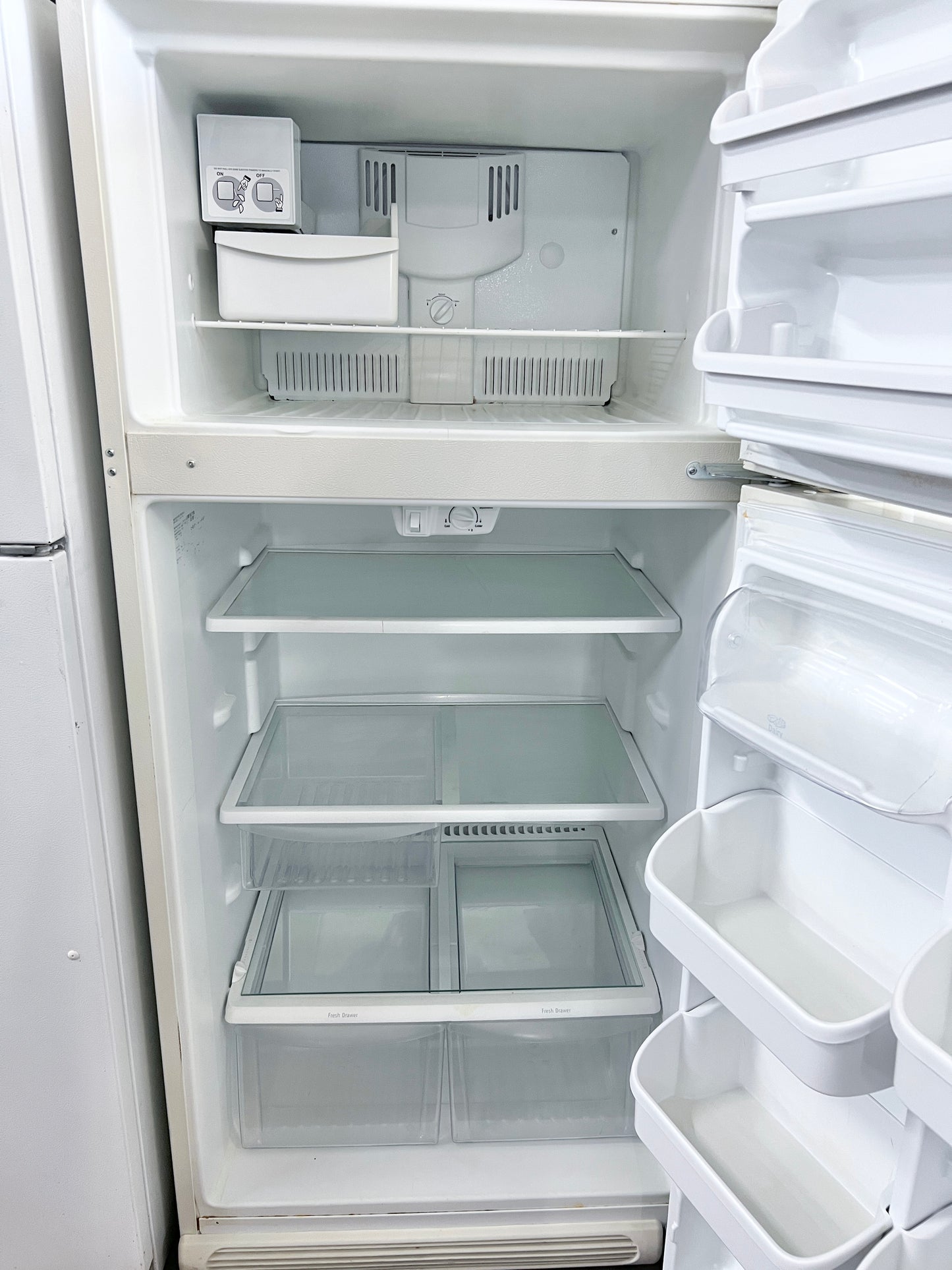 30 inch Kenmore 18 Cu Ft Full Size Top Freezer Refrigerator with Ice Maker , Off White, 444330
