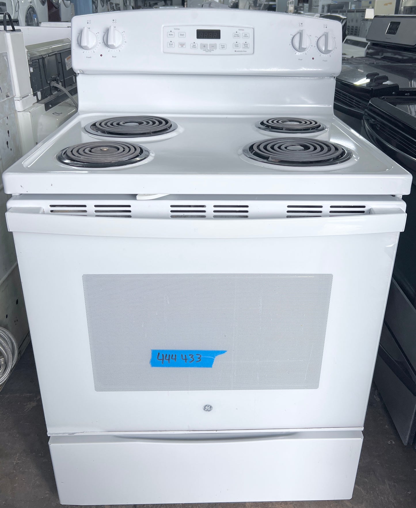 30 Inch GE  JB258DM2WW Electric Range 4 Coil Elements, 5.3 cu. ft. Oven, Removable Storage Drawer, Self-Clean, Dual Element Bake,  UL Listed, White , 444433