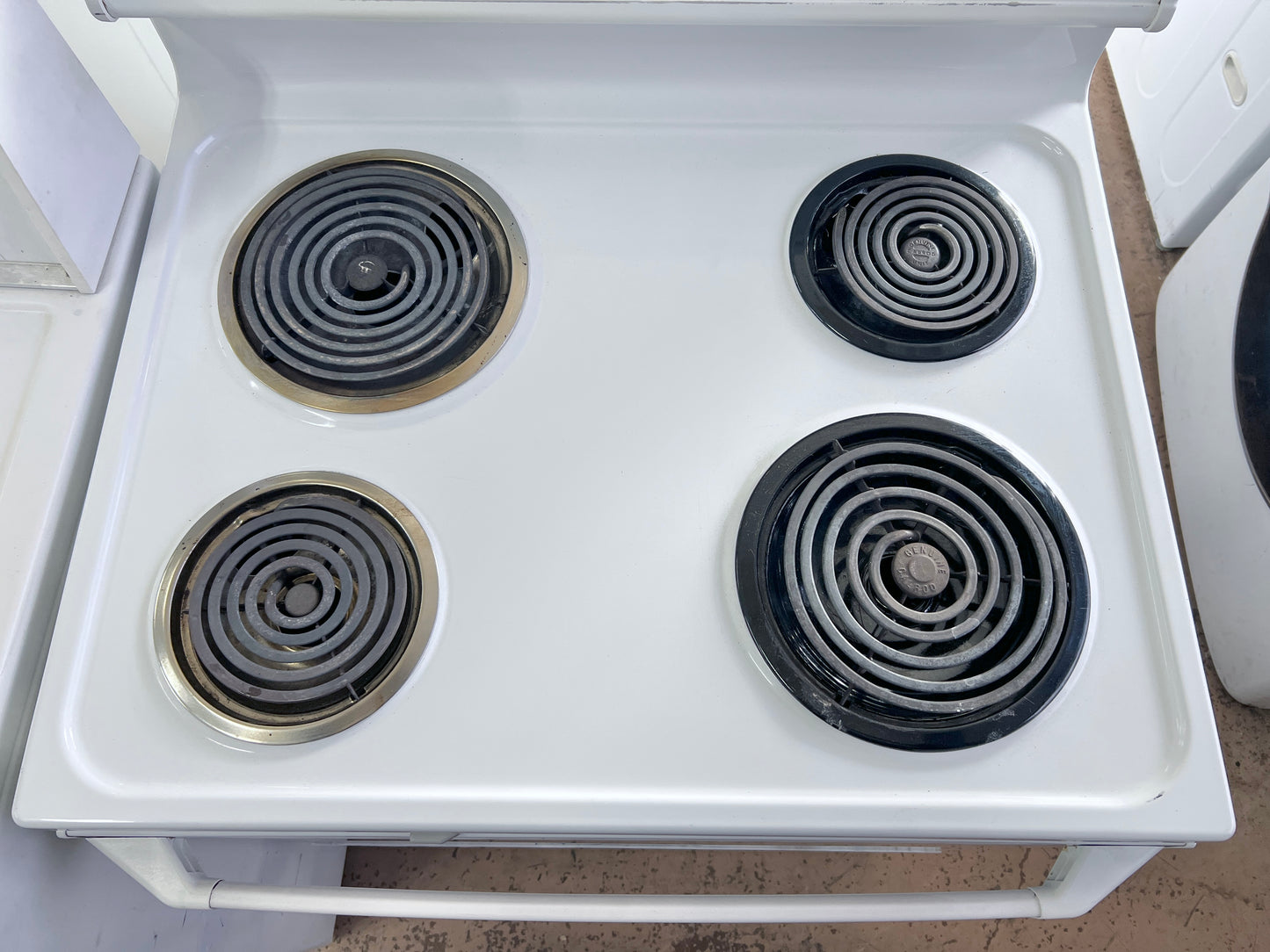 30 Inch GE Electric Range 4 Coil Element , Oven , White , JBP25GV2WW, 444434