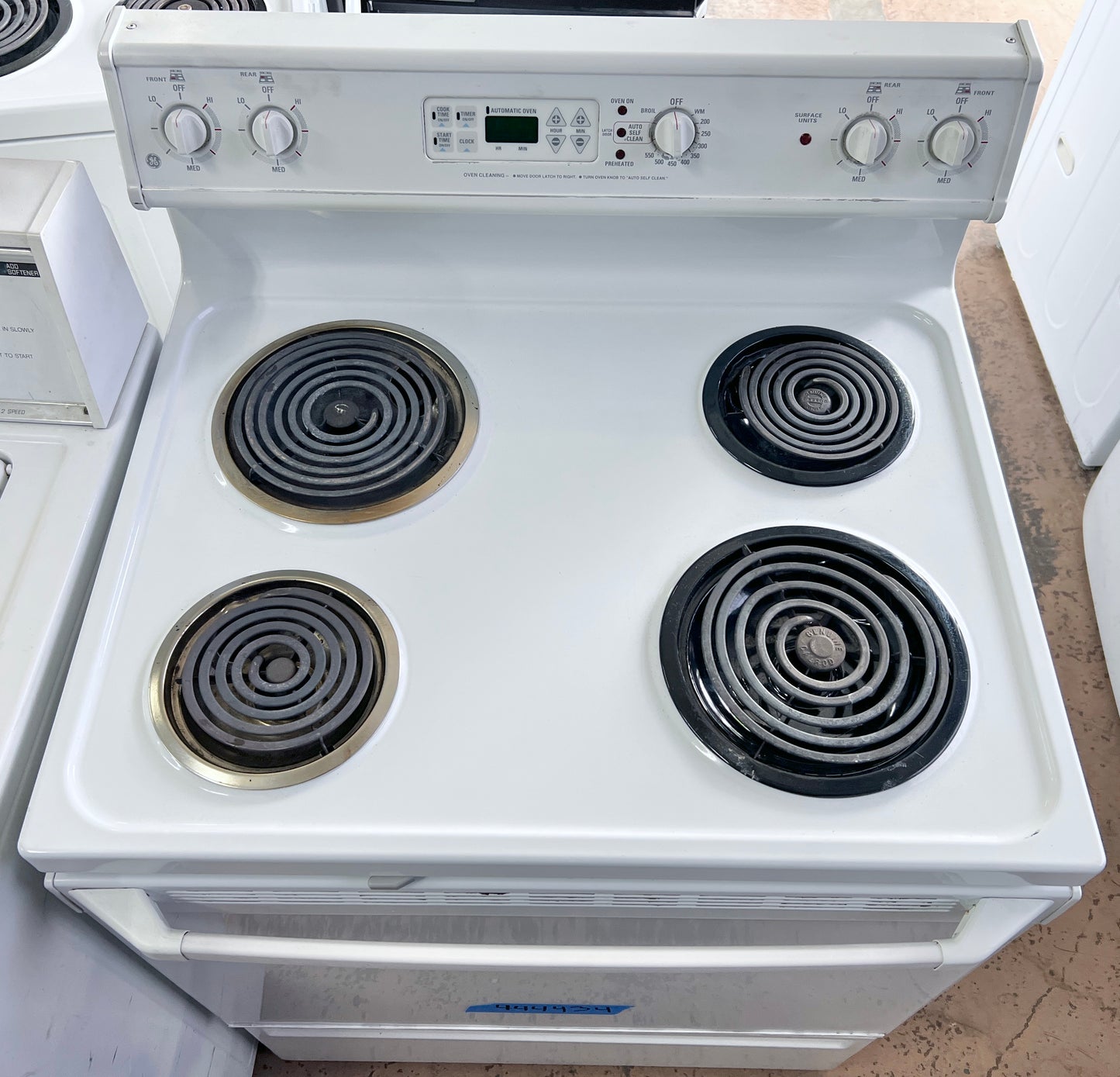 30 Inch GE Electric Range 4 Coil Element , Oven , White , JBP25GV2WW, 444434