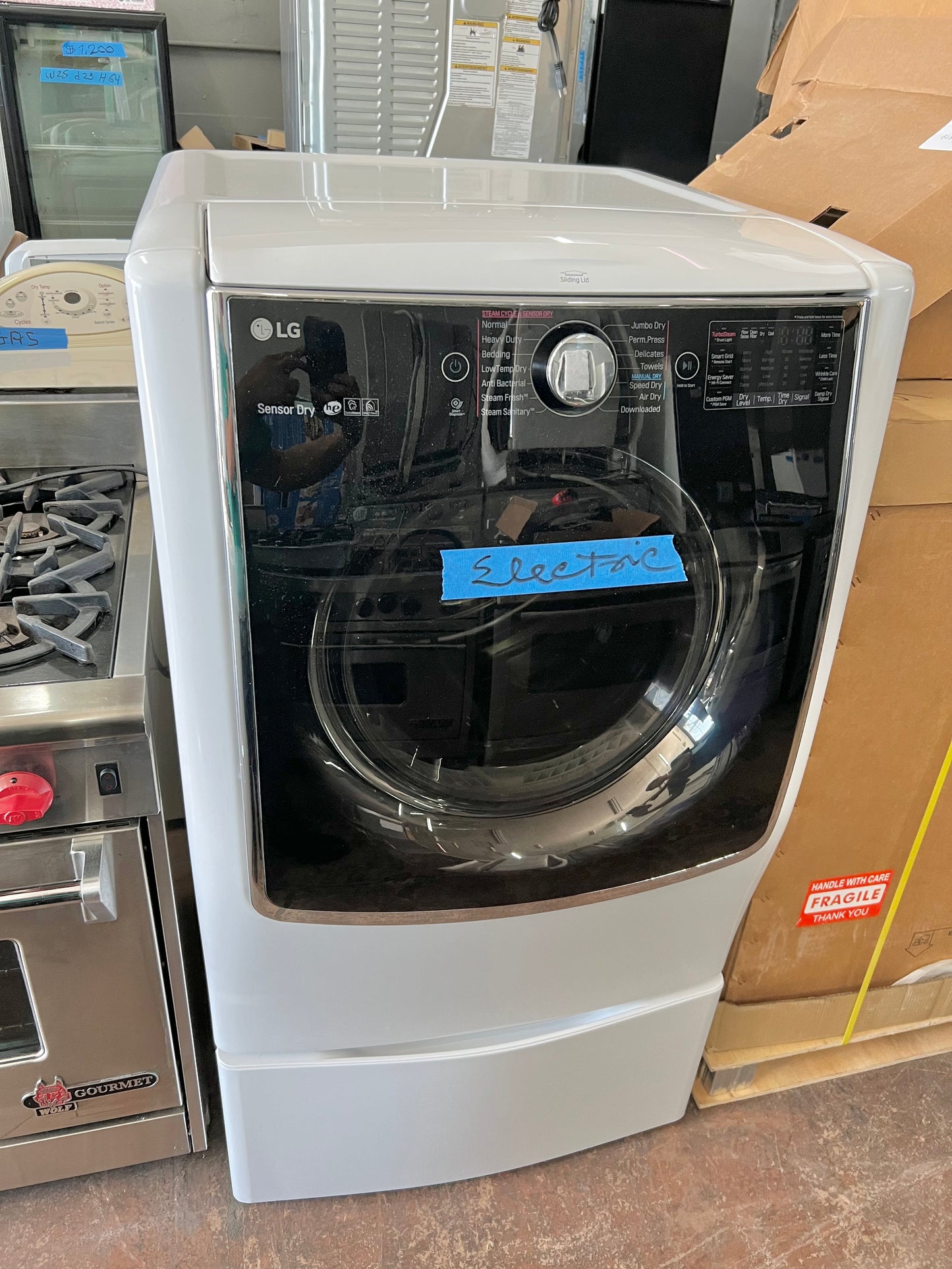 29 Inch LG DLEX9000W Turbo Steam Series 9 Cu Ft Front Load  Electric Dryer , Wrinkle Care , Sensor Dry , 14 Dry Cycles , 5 Temperature Selection , White , Used condition , 444263