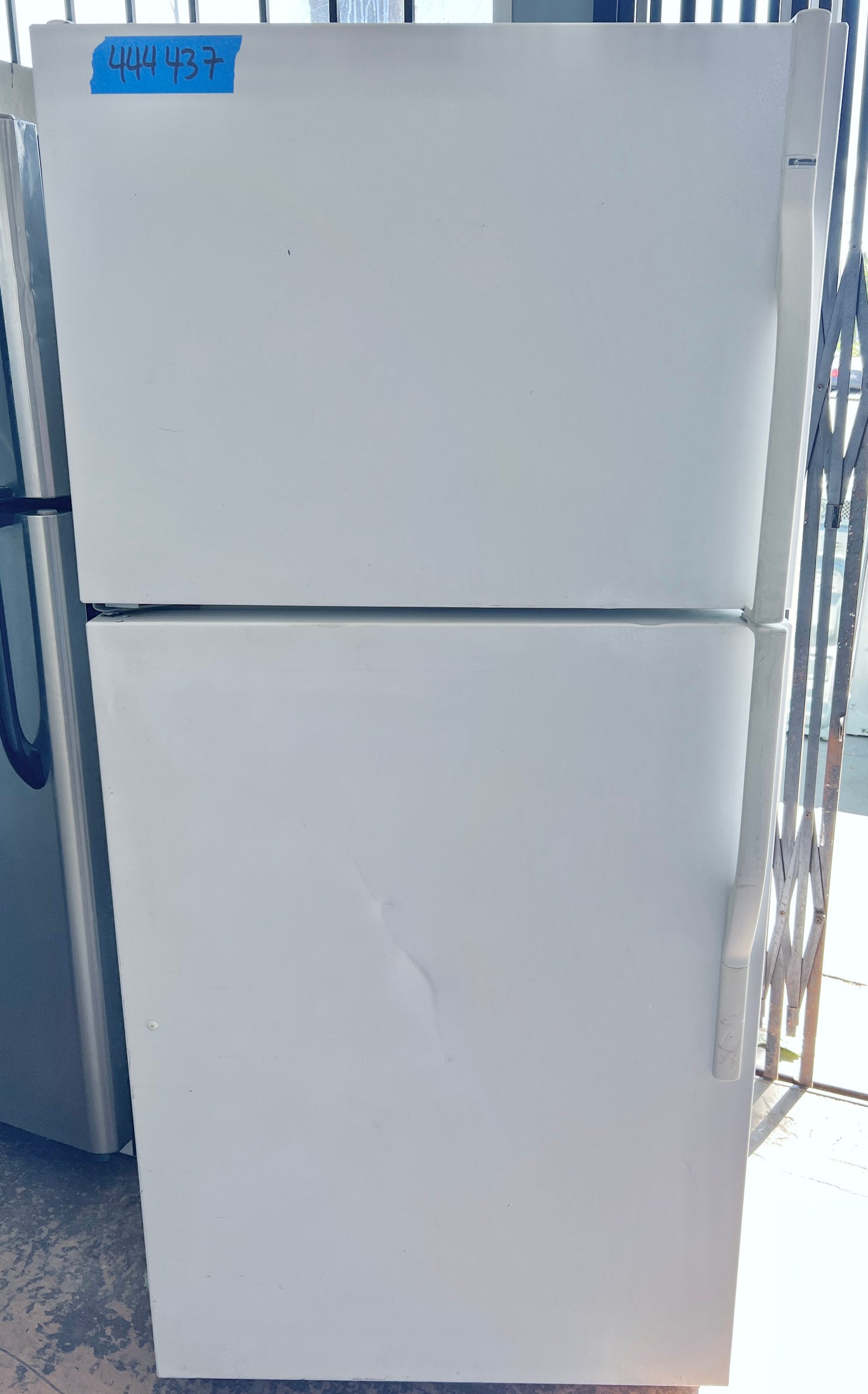 30 Inch Kenmore Top Freezer Bottom Refrigerator , White , 444437