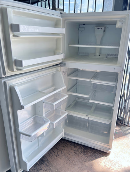 30 Inch Kenmore Top Freezer Bottom Refrigerator , White , 444437