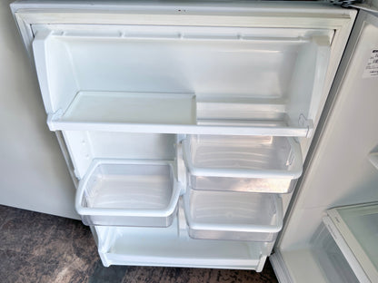 30 Inch Kenmore Top Freezer Bottom Refrigerator , White , 444437