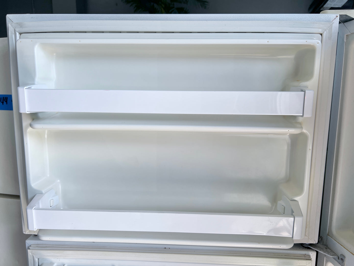 30 Inch Kenmore Top Freezer Bottom Refrigerator , White , 444437