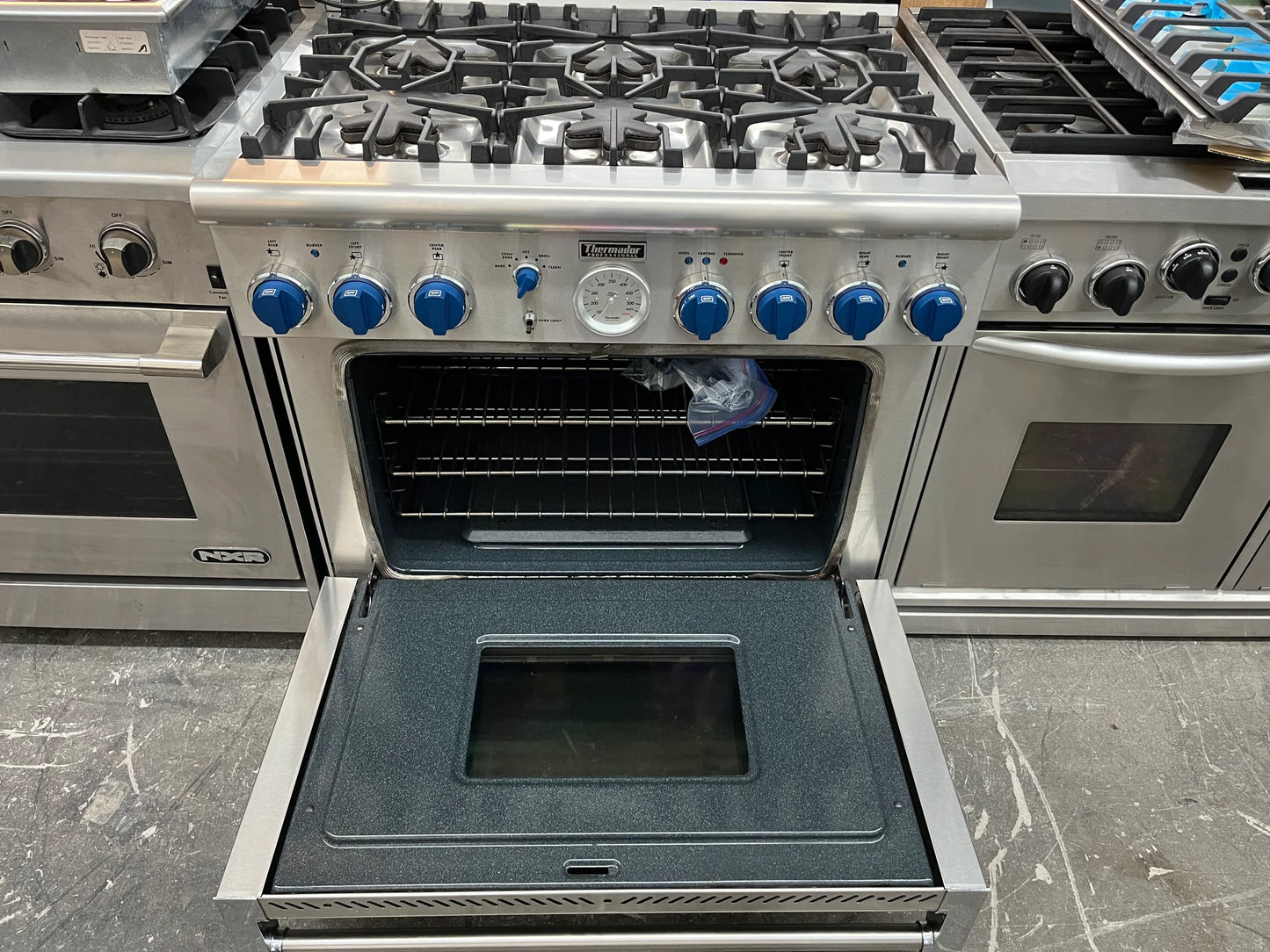 Thermador 36 Inch PRG366BS Natural Gas Range 6 Star Burners , Convection Oven, all gas, Stainless Steel , 369276