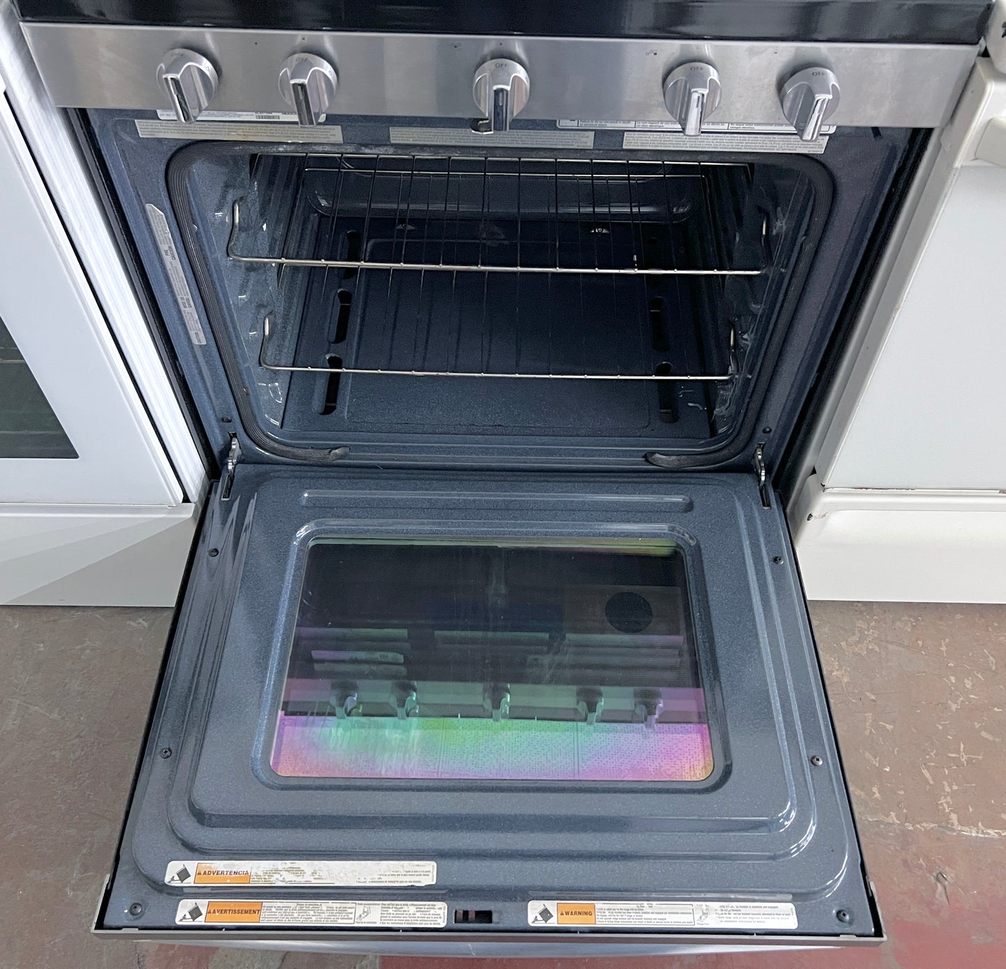30 Inch Whirlpool  WFG525S0JS  Gas Range 5 Sealed Burners, 5 cu ft Oven, Continuous Grates, Self-Cleaning, Center Oval Burner, Frozen Bake, Stainless Steel ,  Closed Door Broiling, Control Lock , 444399