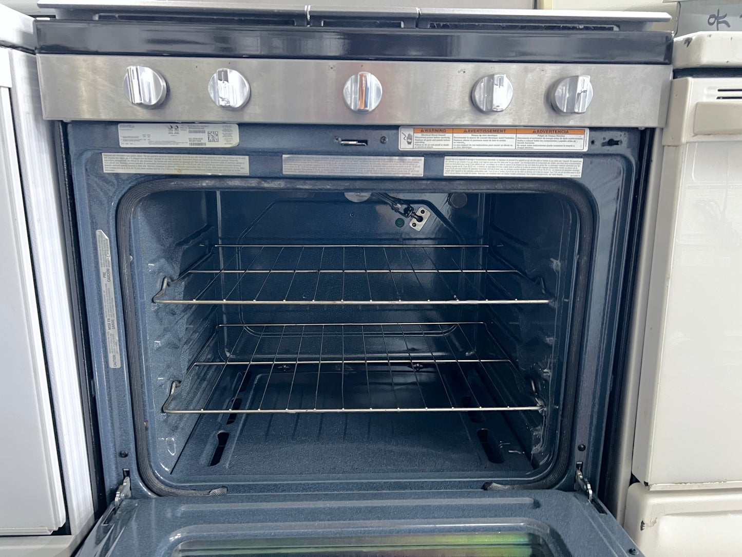 30 Inch Whirlpool  WFG525S0JS  Gas Range 5 Sealed Burners, 5 cu ft Oven, Continuous Grates, Self-Cleaning, Center Oval Burner, Frozen Bake, Stainless Steel ,  Closed Door Broiling, Control Lock , 444399