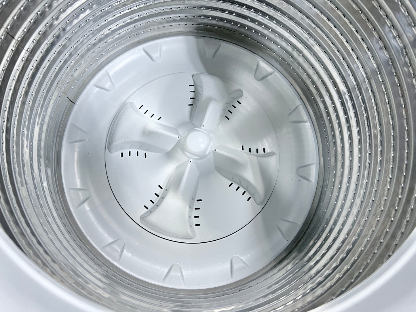 25 Inch Fisher & Paykel  WL26CW1  AquaSmart Top Load Washer 3.7 cu. ft., 10 Wash Cycles, Load Sensing Low Profile Agitator , White , 444335