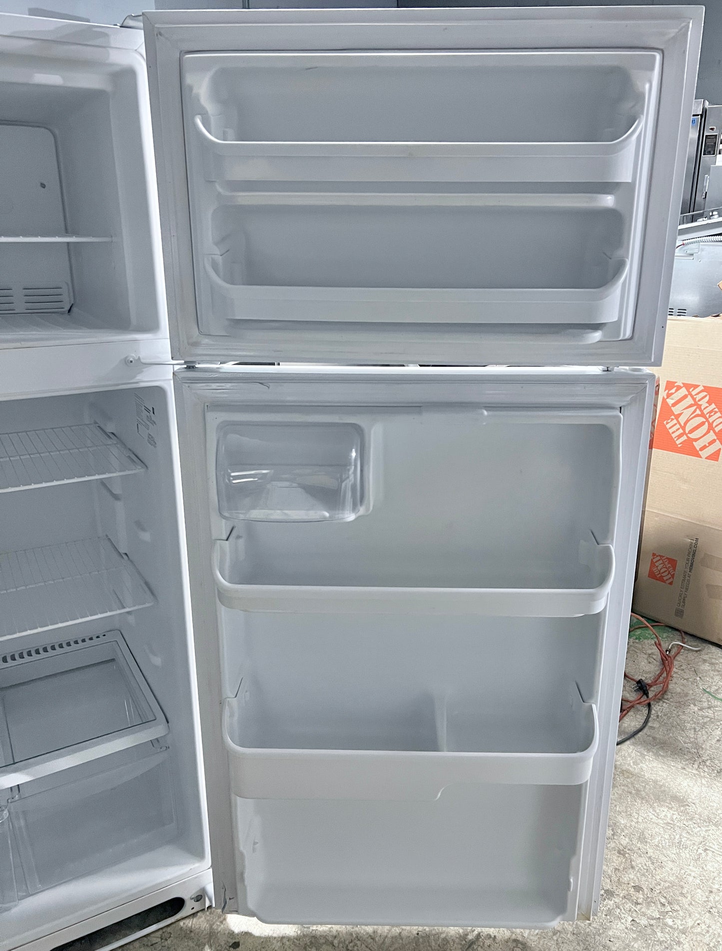 30 Inch Kenmore Top Freezer White Refrigerator , 18 Cu Ft , 253.6041261E,  444454
