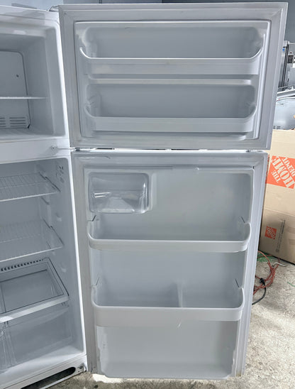 30 Inch Kenmore Top Freezer White Refrigerator , 18 Cu Ft , 253.6041261E,  444454