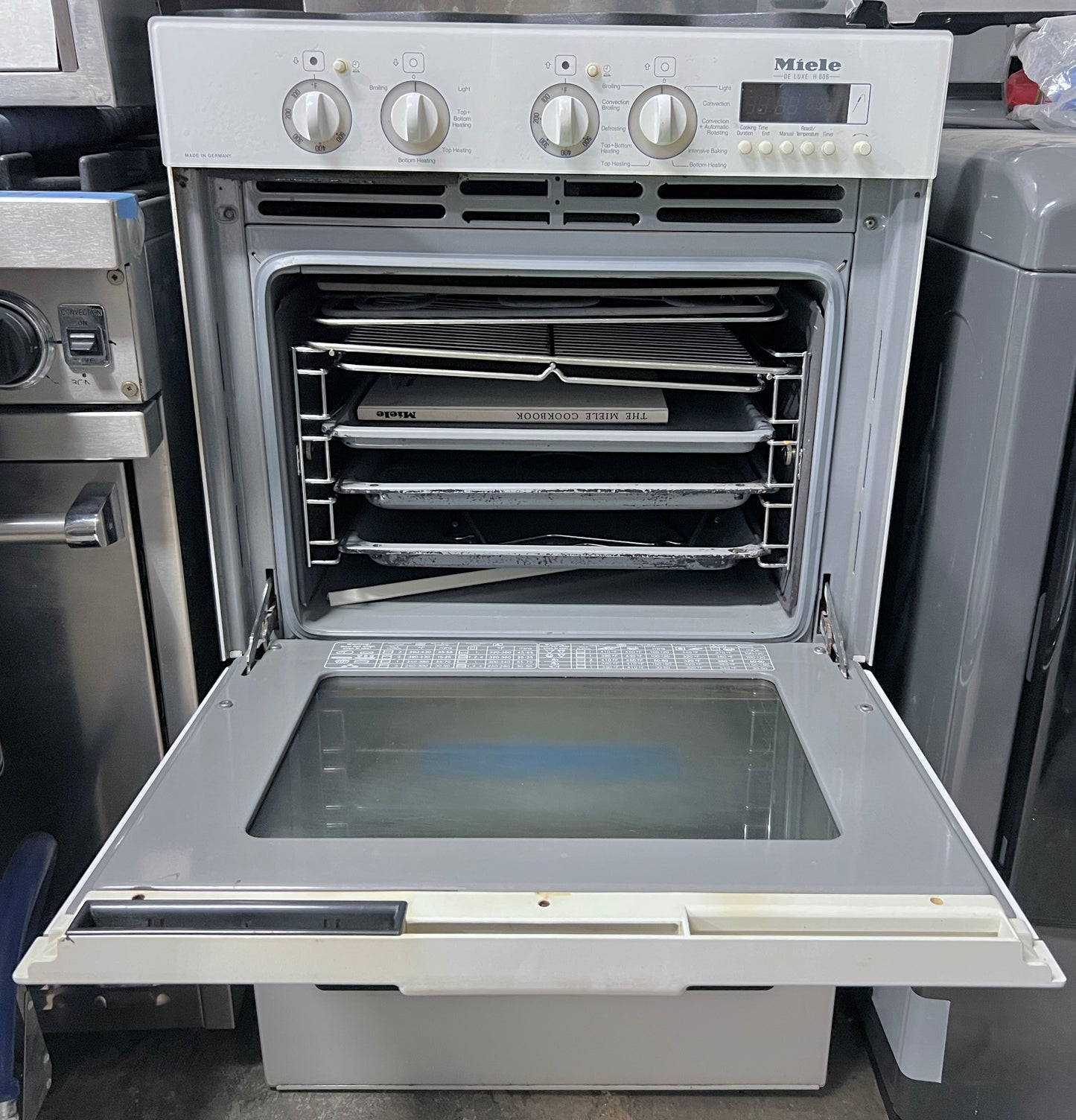 24 Inch Built In Miele Deluxe H806 Vintage Stacked Double Wall Oven , Convection , White , 444455