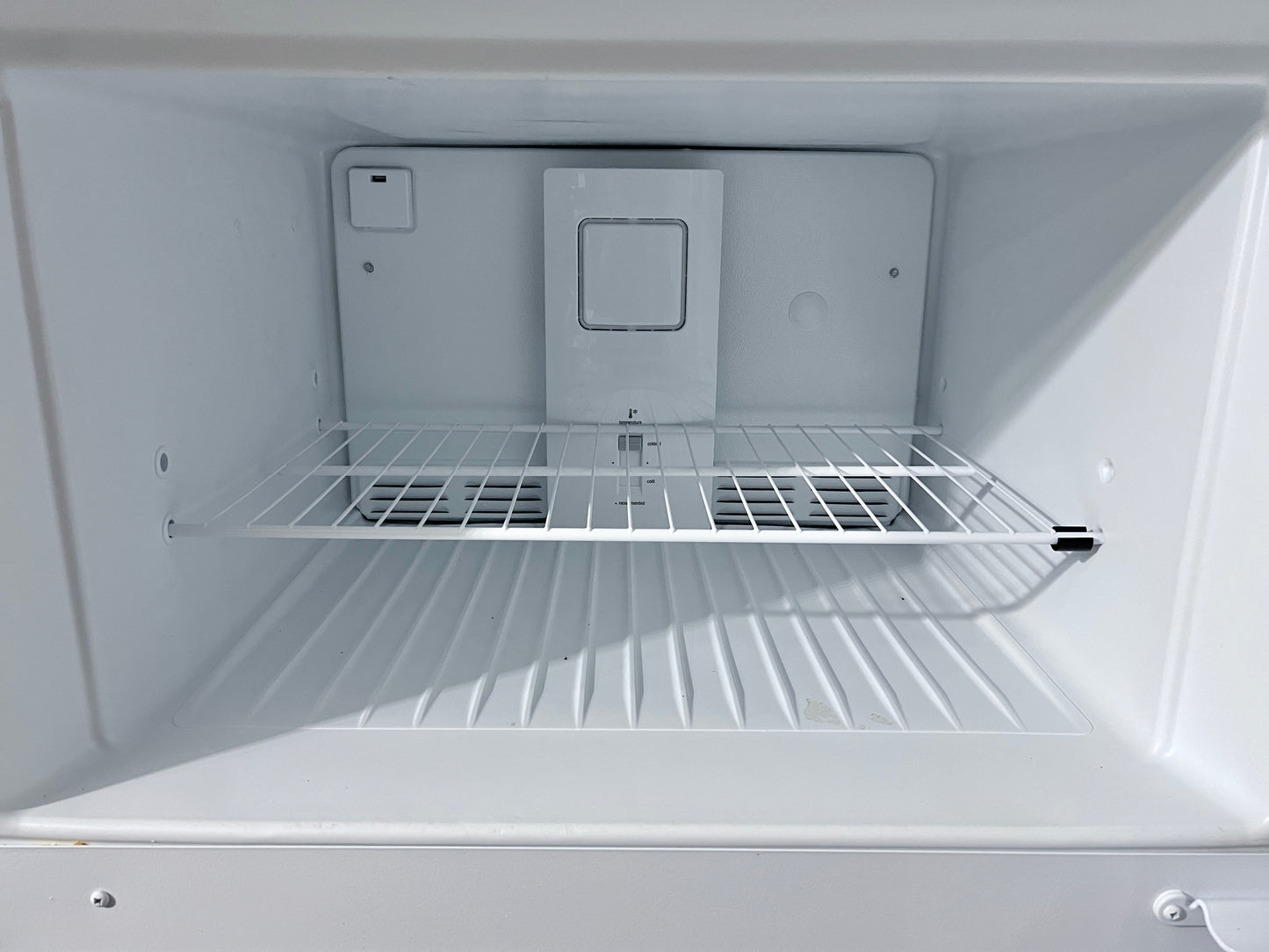 30 Inch Frigidaire Top Freezer White Refrigerator 18 Cu Ft , White , FFTR1821QW5A , 444459