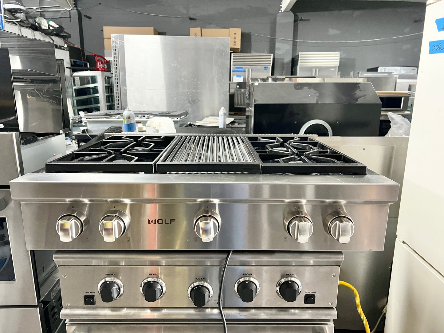 Wolf  SRT364C 36 Inch Pro-Style Gas Rangetop with 4 Dual-Stacked Sealed Burners, Porcelain-Coated Cast Iron Continuous Grates, Infrared Charbroiler, Simmer/Melt Feature, Automatic Reignition, and Star-K , Natural Gas , 101227