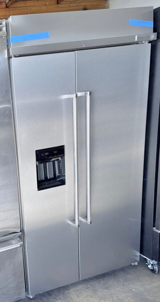 42 Inch KitchenAid  KBSD702MPS Built-In Side-by-Side Refrigerator 25.1 cu. ft., 4 Shelves, Sliding Tray, ExtendFresh™ Temp System, Exterior Ice Water Dispenser, ENERGY STAR, Star-K: Stainless Steel PrintShield Finish , New Open Box , 222103