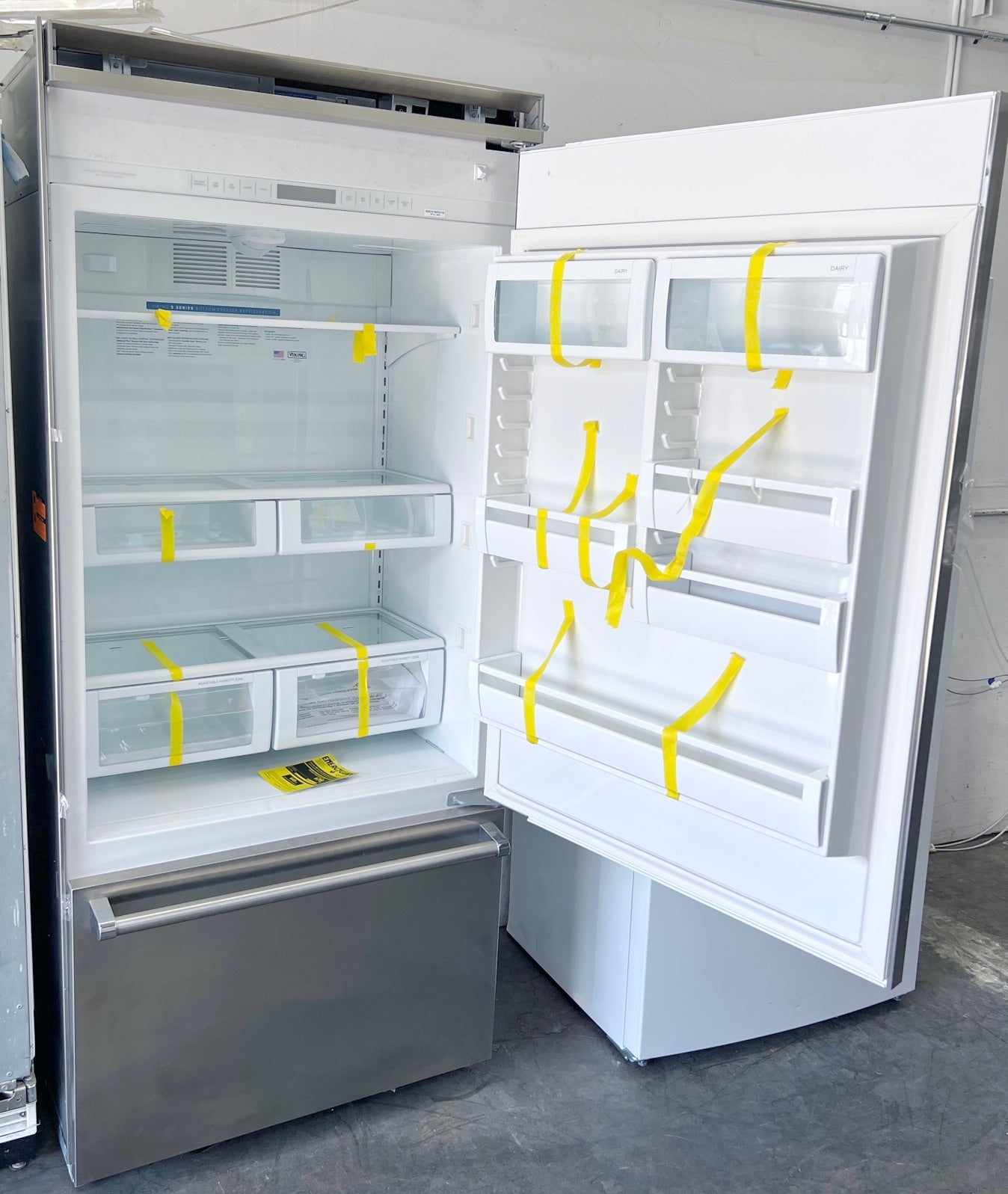36 Inch Viking 5 Series  VCBB5364RSS Built-In Bottom Mount Refrigerator 20.4 cu. ft. , Ice Maker,  LED, Ion Air Purifier, Sabbath Mode ENERGY STAR, Stainless Steel, Right Hinge , 222101