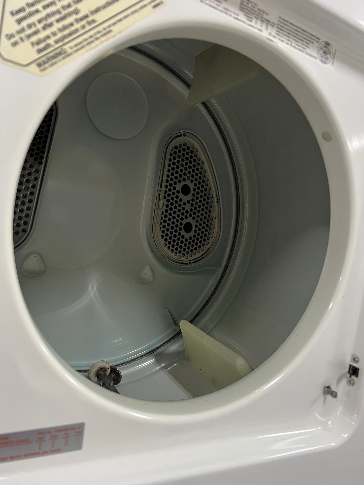 24" GE Laundry Center Washer and Gas Dryer in White wsm2480taaww 888125
