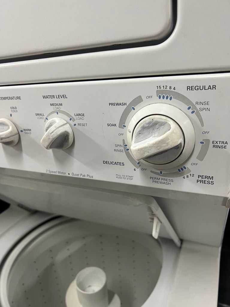 27" Kenmore Stackable Laundry Center, Washer and Gas Dryer in White 888431