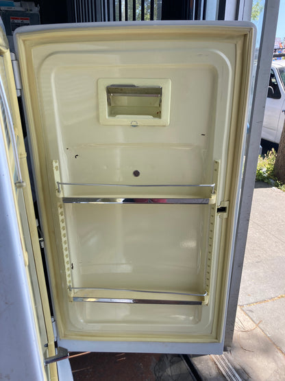 GE Refrigerator Vintage Antique Very Rare Top Freezer in White 888680