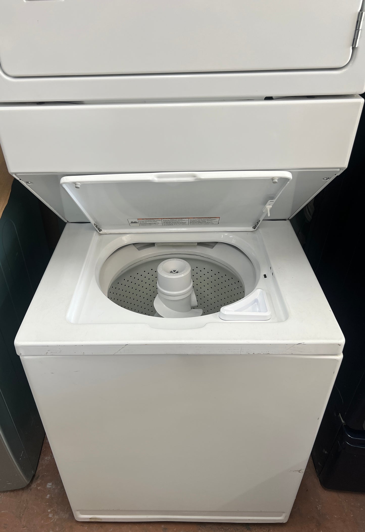 27" Whirlpool Stackable Electric Dryer in White 888183 wet3300sq0