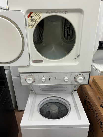 24" GE Laundry Center Washer and Gas Dryer in White wsm2480taaww 888125