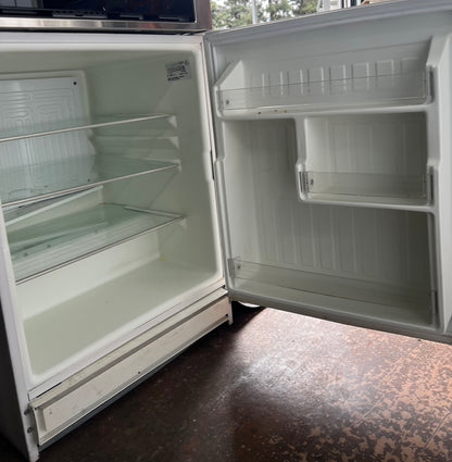 21" U-line Undercounter All Refrigerator in White Used, Working 888123